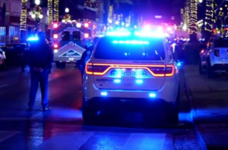 租车行凶、自制爆炸装置、向警察开枪 美国汽车撞人事件细节披露→