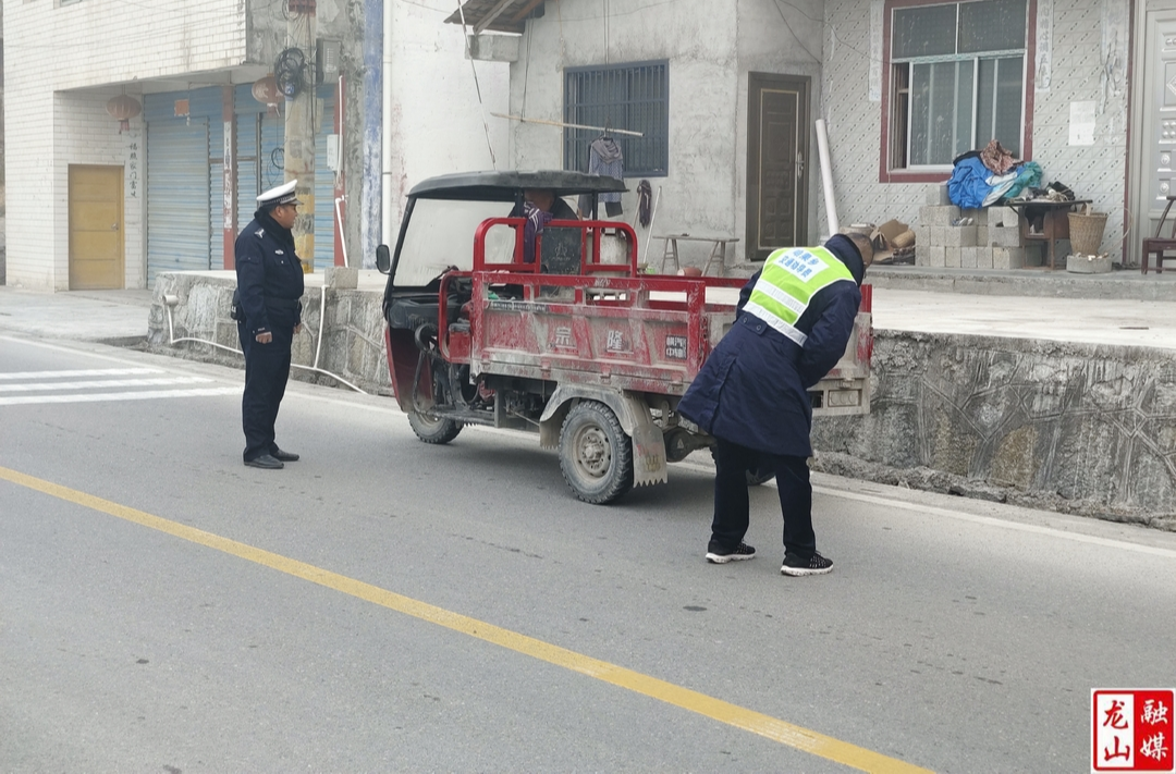 咱果乡开展交通执法专项整治行动