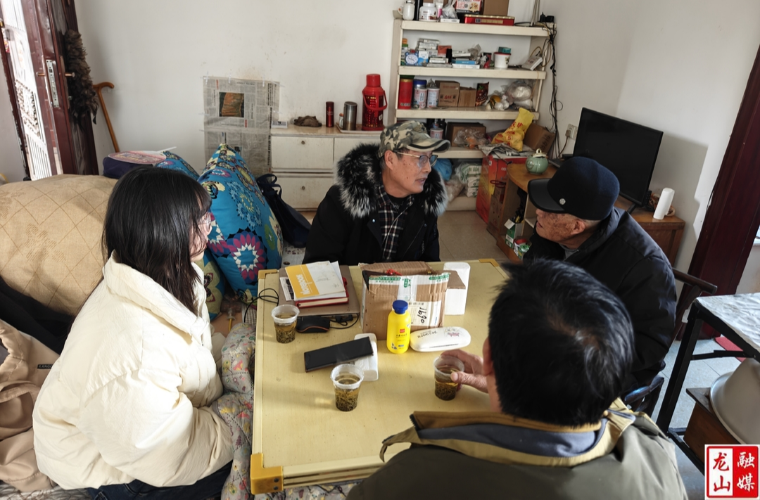 茨岩塘镇开展节前走访慰问退休老干活动