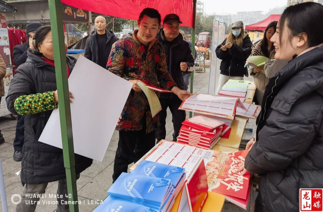 2025年龙山县春风行动“百镇百场”土城坝安置区专场招聘会结束