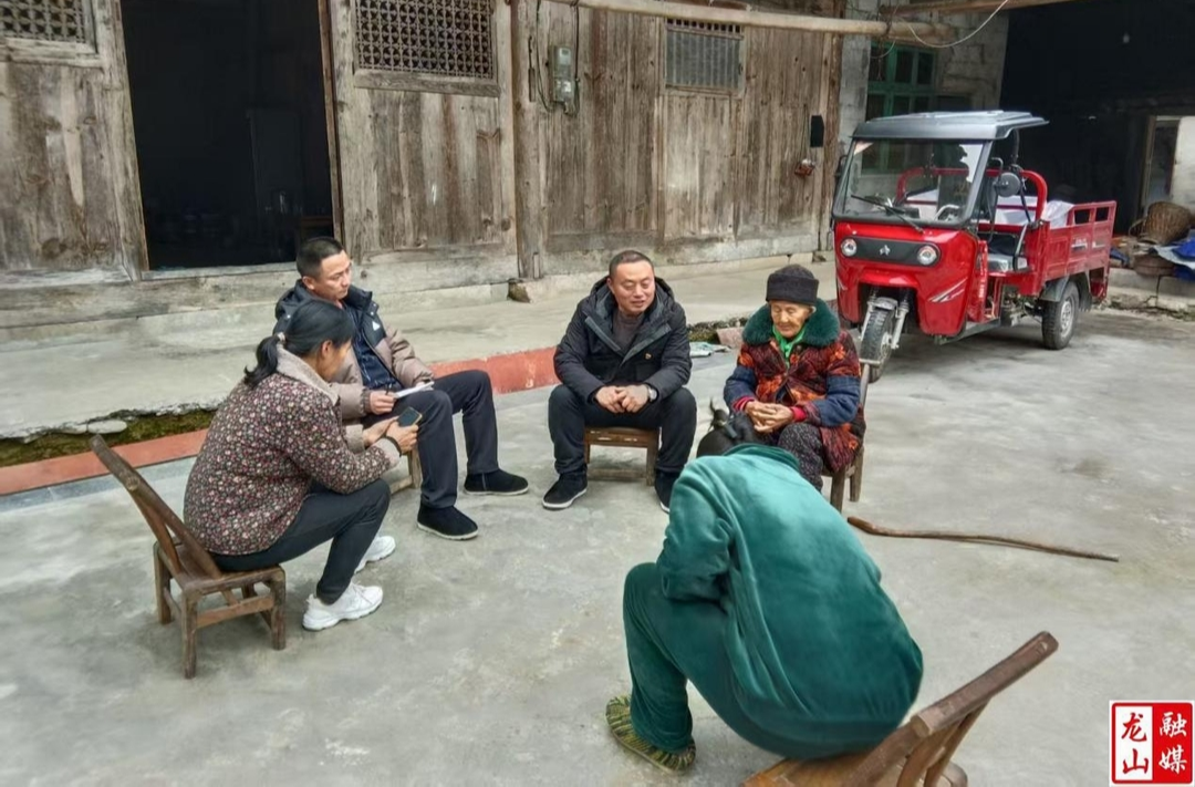 县农机事务中心：驻村工作队新年走访慰问困难群众