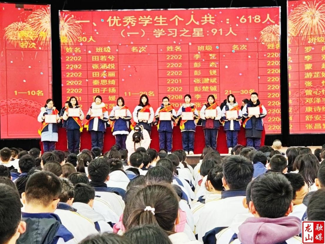 皇仓中学：融AI智慧与哪吒精神 启教育高质量发展新程