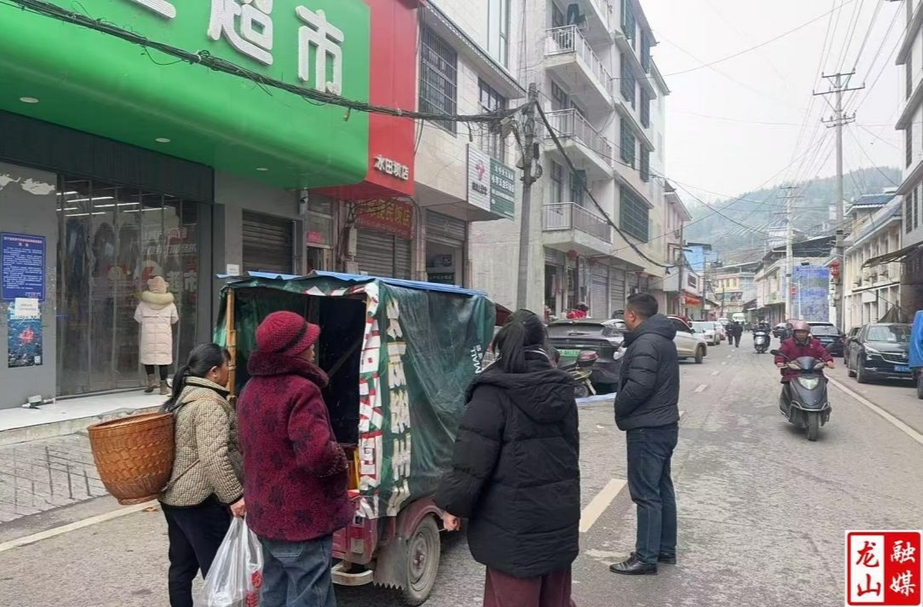 水田坝镇开展道路交通安全整治行动