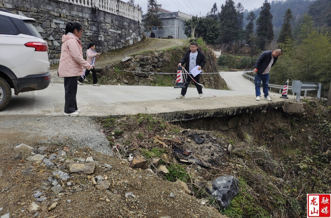 水田坝镇开展汛前安全隐患集中排查行动
