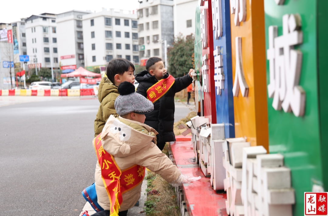 第一幼儿园开展学雷锋社会实践活动