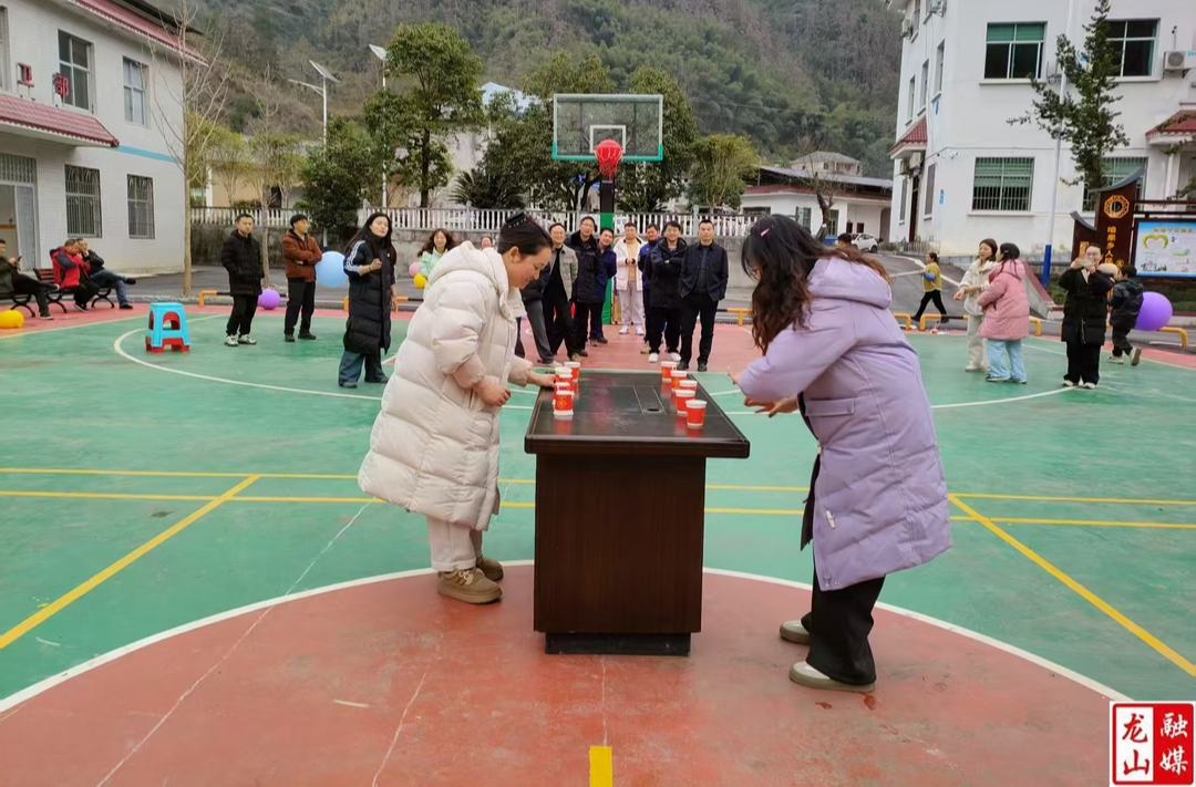 咱果乡：庆三八展风采 鼓人心划未来