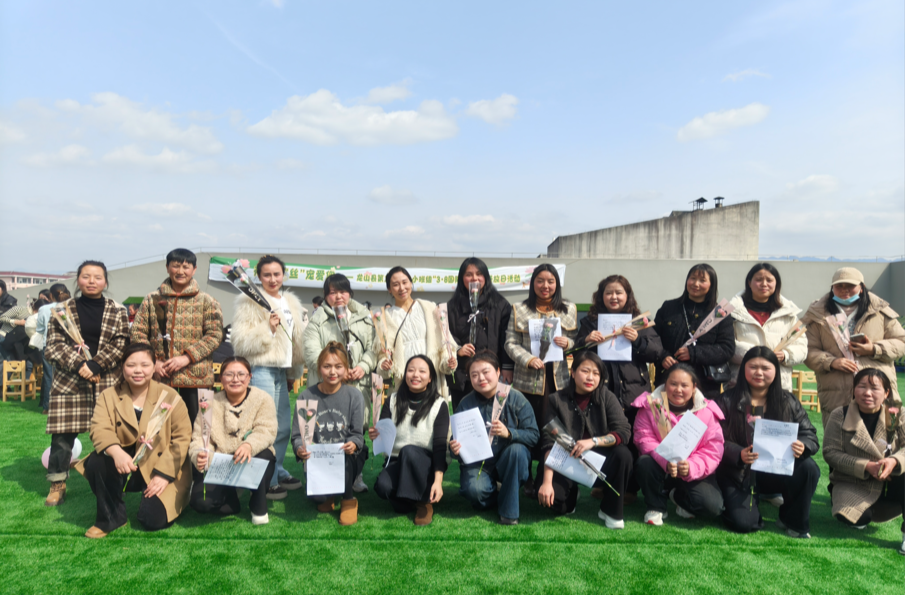 龙山县第二幼儿园开展“三八”妇女节活动