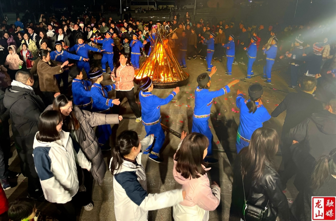 “庆三八”暨民族文化进机关活动在靛房镇举行