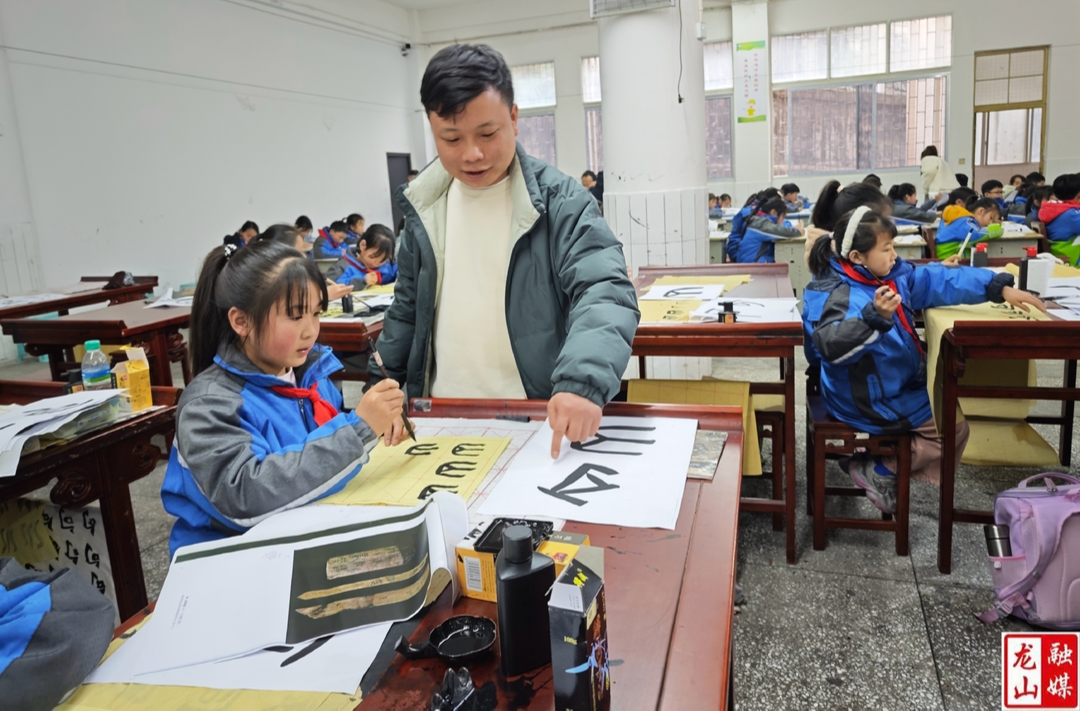 秦简文化进校园活动在第六小学举行