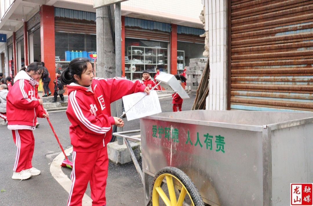 大安小学开展“大爱传承 安守初心”学雷锋系列活动