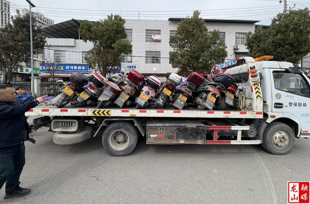 兴隆街道开展道路交通执法劝导行动