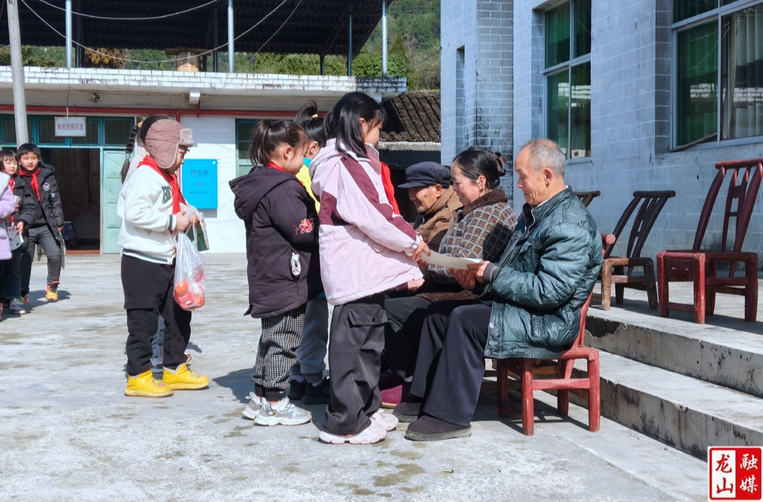 农车镇九年制学校举行2025年学雷锋志愿活动