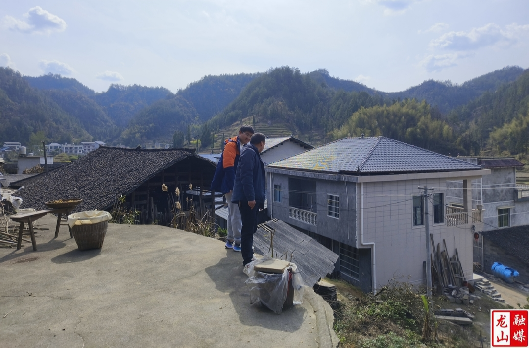 县自然资源局常态化开展地质灾害隐患点排查