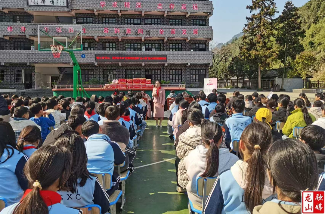 共青团长沙市望城区委在洗车河镇开展爱心助学活动