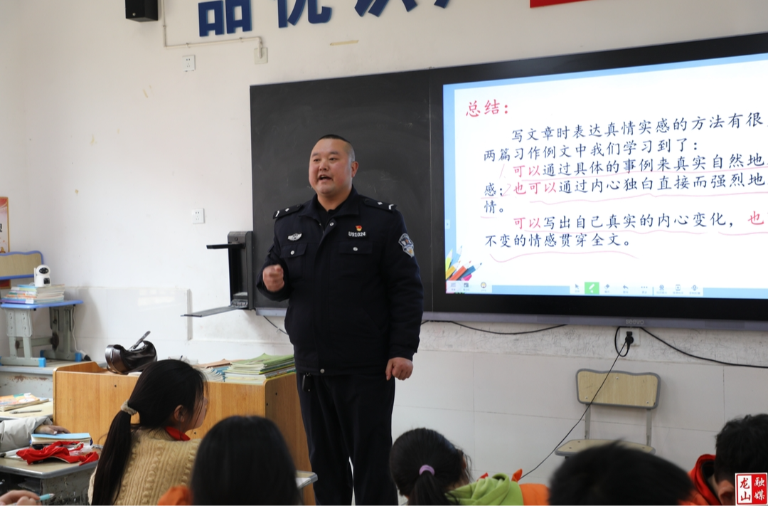 民安派出所民警到第一芙蓉学校开展 "法治教育进校园" 活动