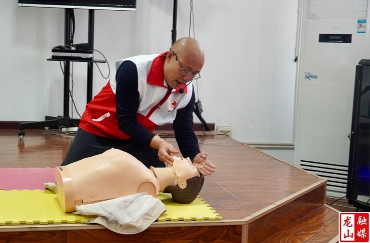 2025年龙山县举办第一期红十字应急救护员培训班