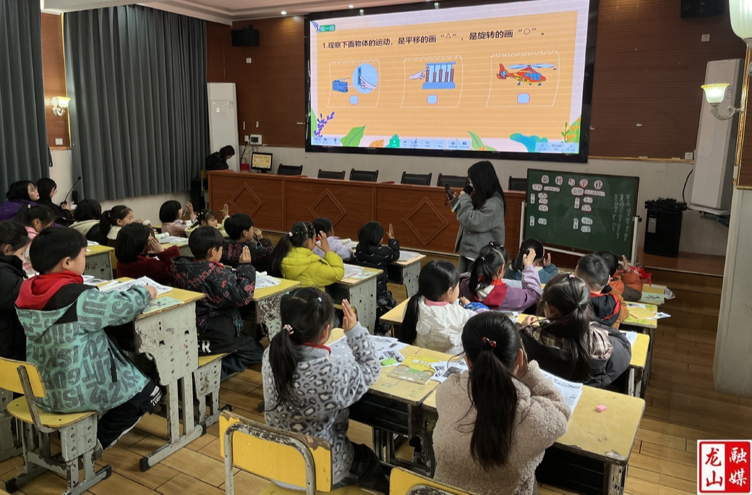 红岩小学开展新课标学习成果展示