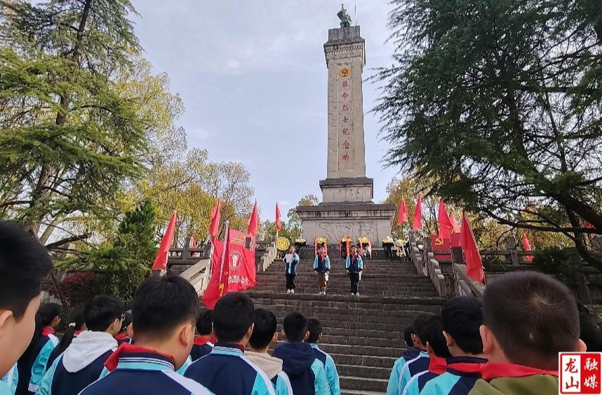 第五小学开展清明祭扫活动