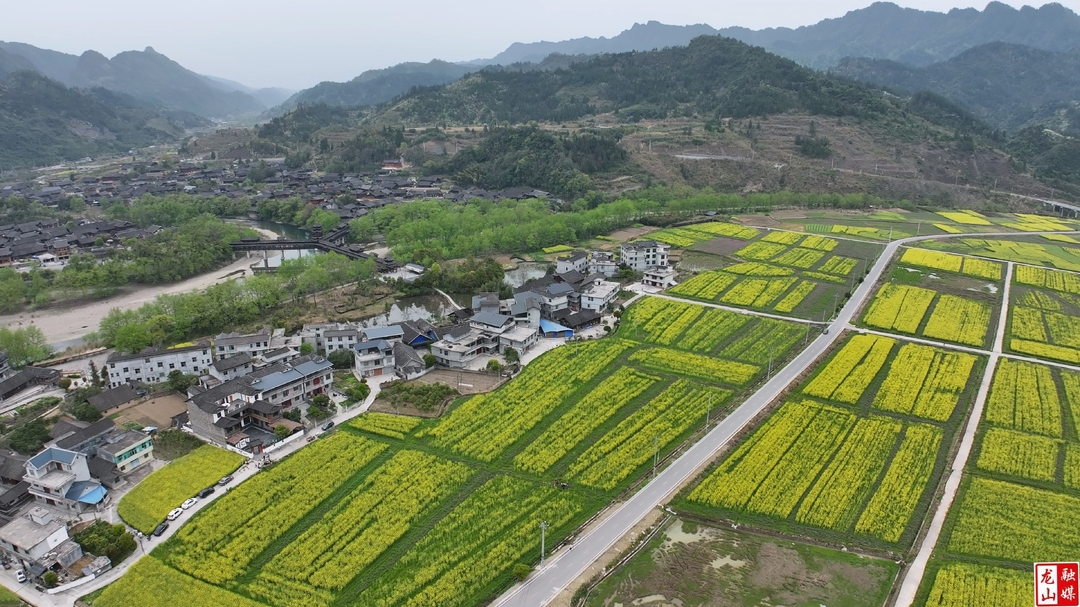 惹巴拉景区社饭飘香迎客来