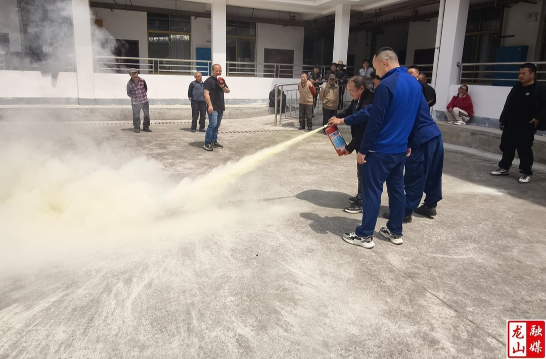洛塔乡组织敬老院开展消防安全应急演练