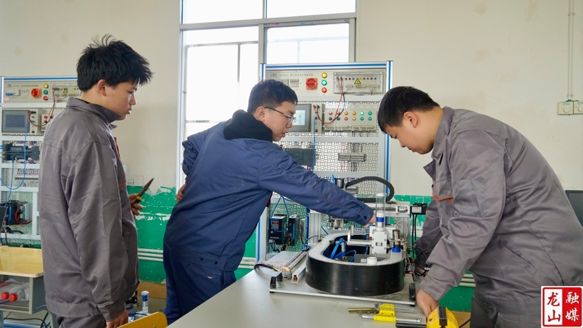 湖南省第二届职业技能大赛湘西州代表队在龙山技工学校开展备赛集训