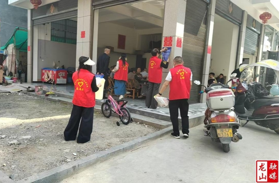 县融媒体中心进社区 共筑国家安全线