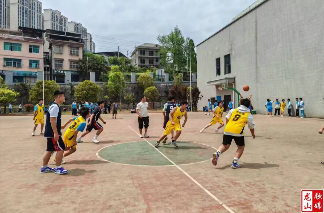 龙山一中：迎“篮”而上 追“球”梦想