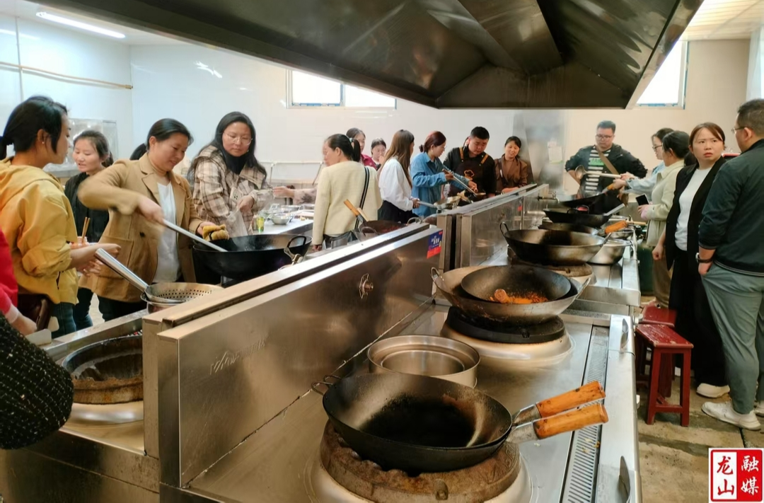 县就业服务中心开展中式烹调师技能培训