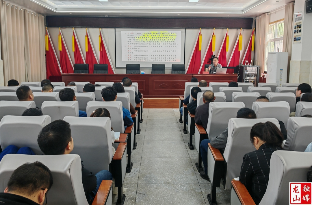 专家授课为洛塔乡发展指明方向