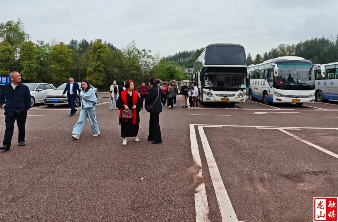 太平山景区迎来团体游客