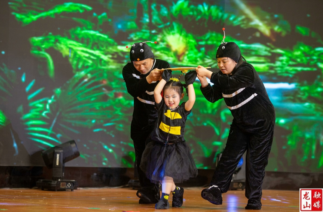 第三幼儿园举办“书香润童心，经典永传承”阅读节绘本表演活动