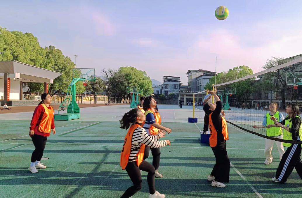 白岩书院小学：阳光运动正当时（图）