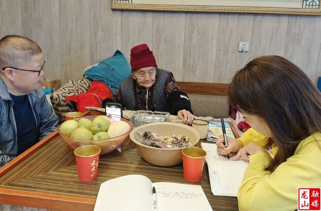 挖掘红色记忆 传承革命精神：县委党史研究室探访92岁老人讲述红军往事