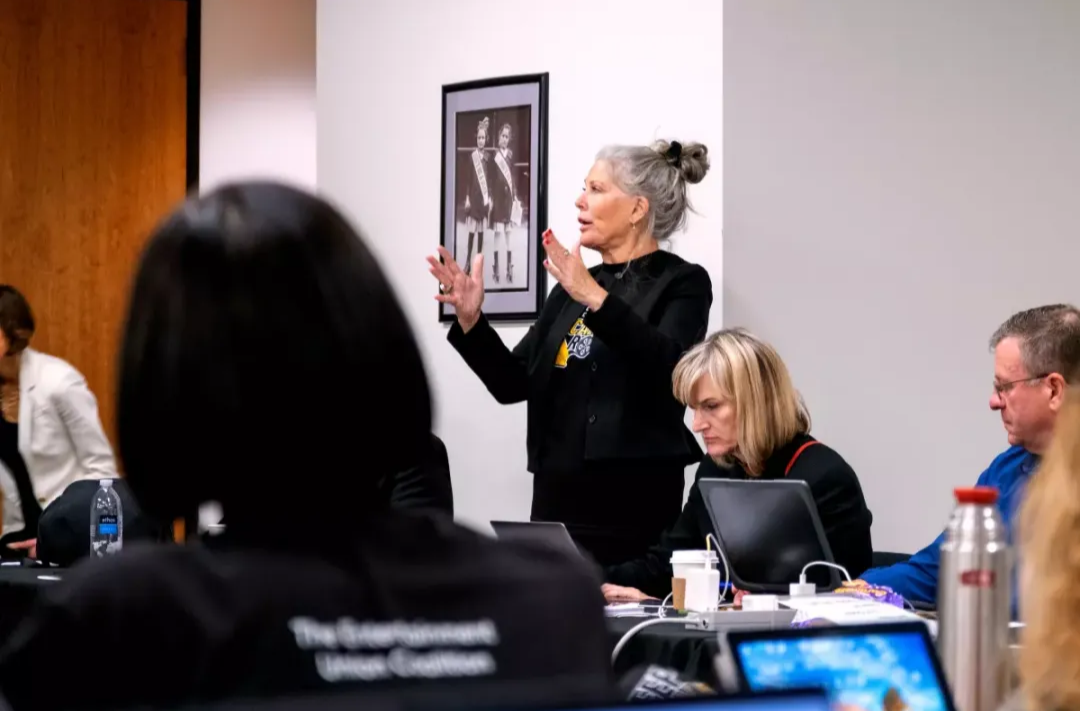 是自保还是自残？八个恶果透视美国征收100%电影关税