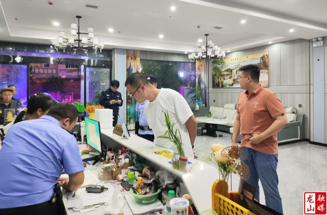 里耶镇开展“利剑护蕾”突击执法检查行动