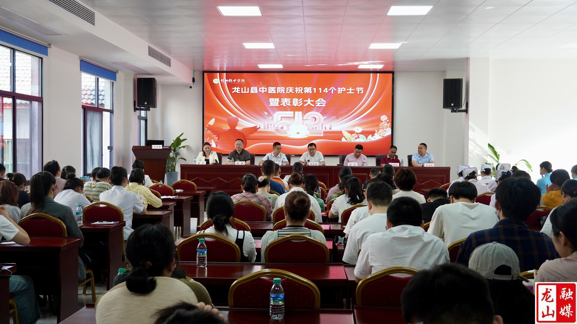 县中医院开展庆祝第114个护士节活动