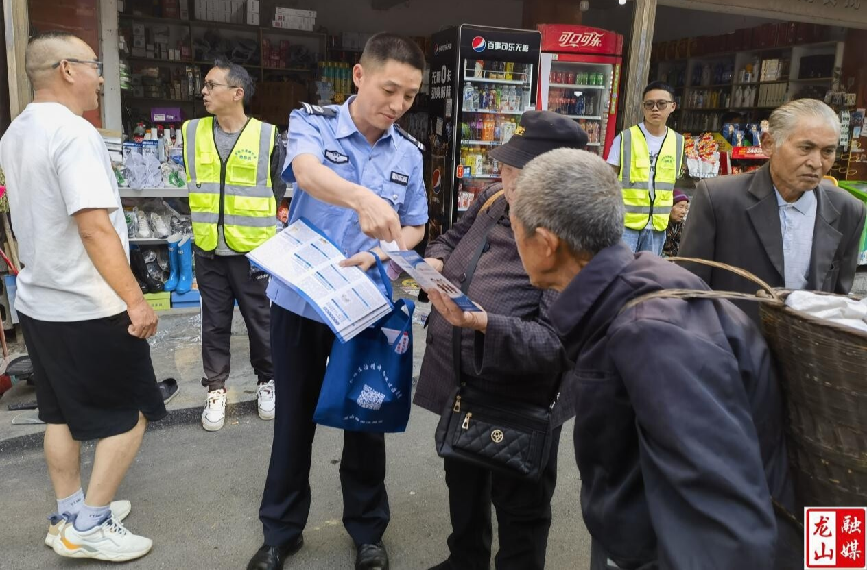 洛塔乡开展法治宣传活动