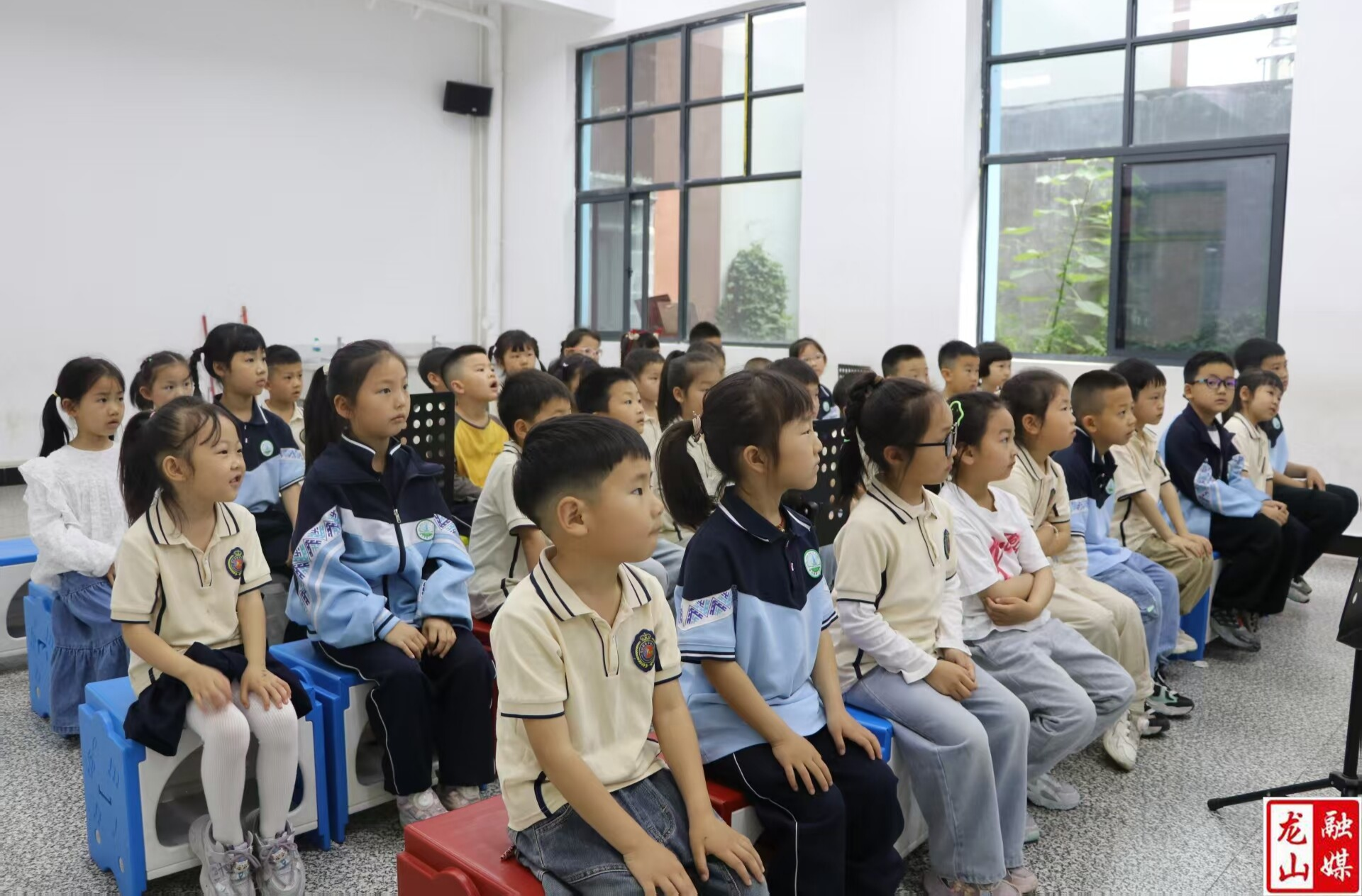 老干幼儿园大班幼儿走进第一小学体验小学生活