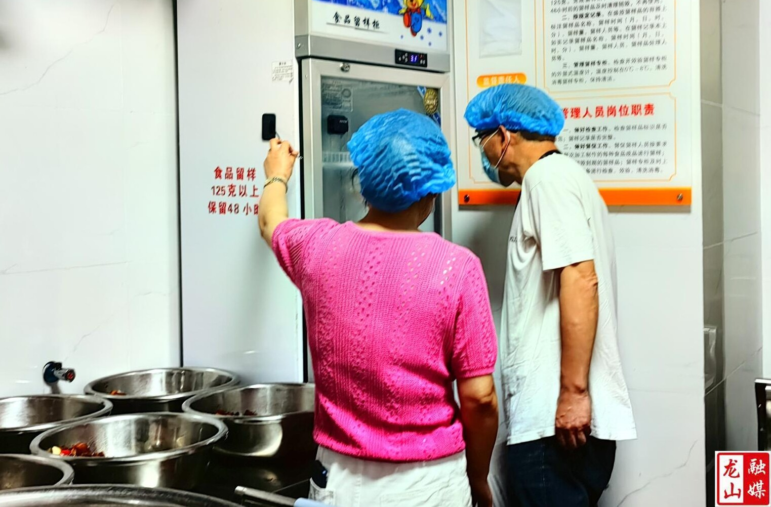 民安督学到第二幼儿园专项督查“校园餐”整治工作