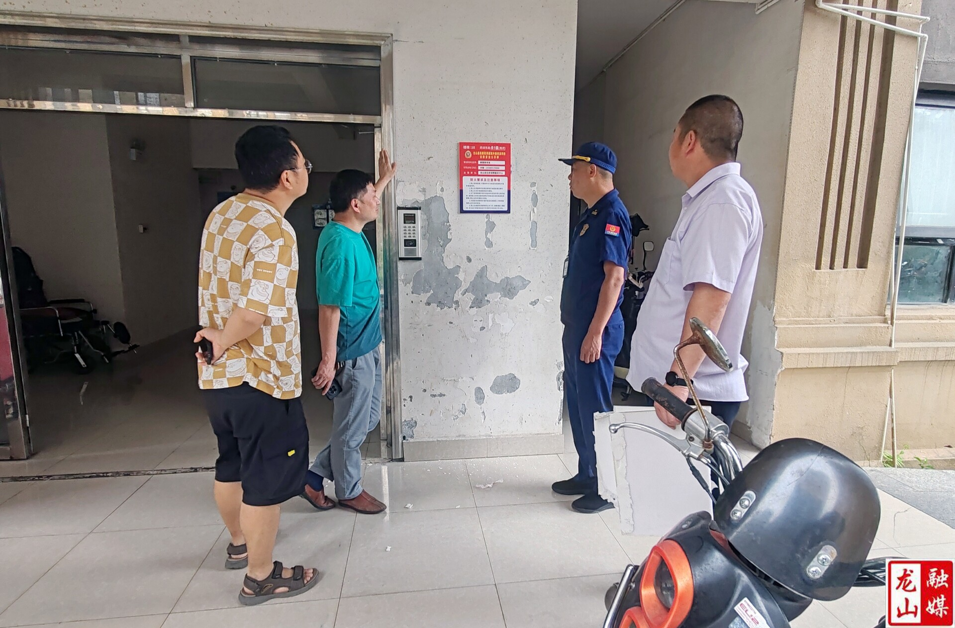 龙山：创新推行“一楼一牌”公示制 构建高层建筑保温材料消防屏障