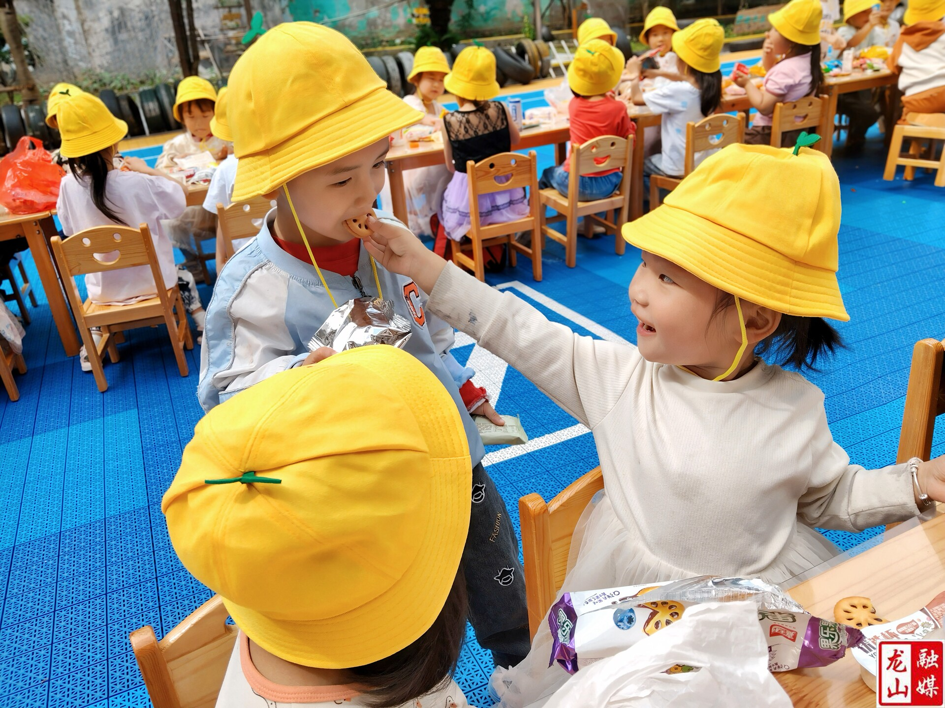 里耶镇中心幼儿园举办"童心童味"六一美食分享会