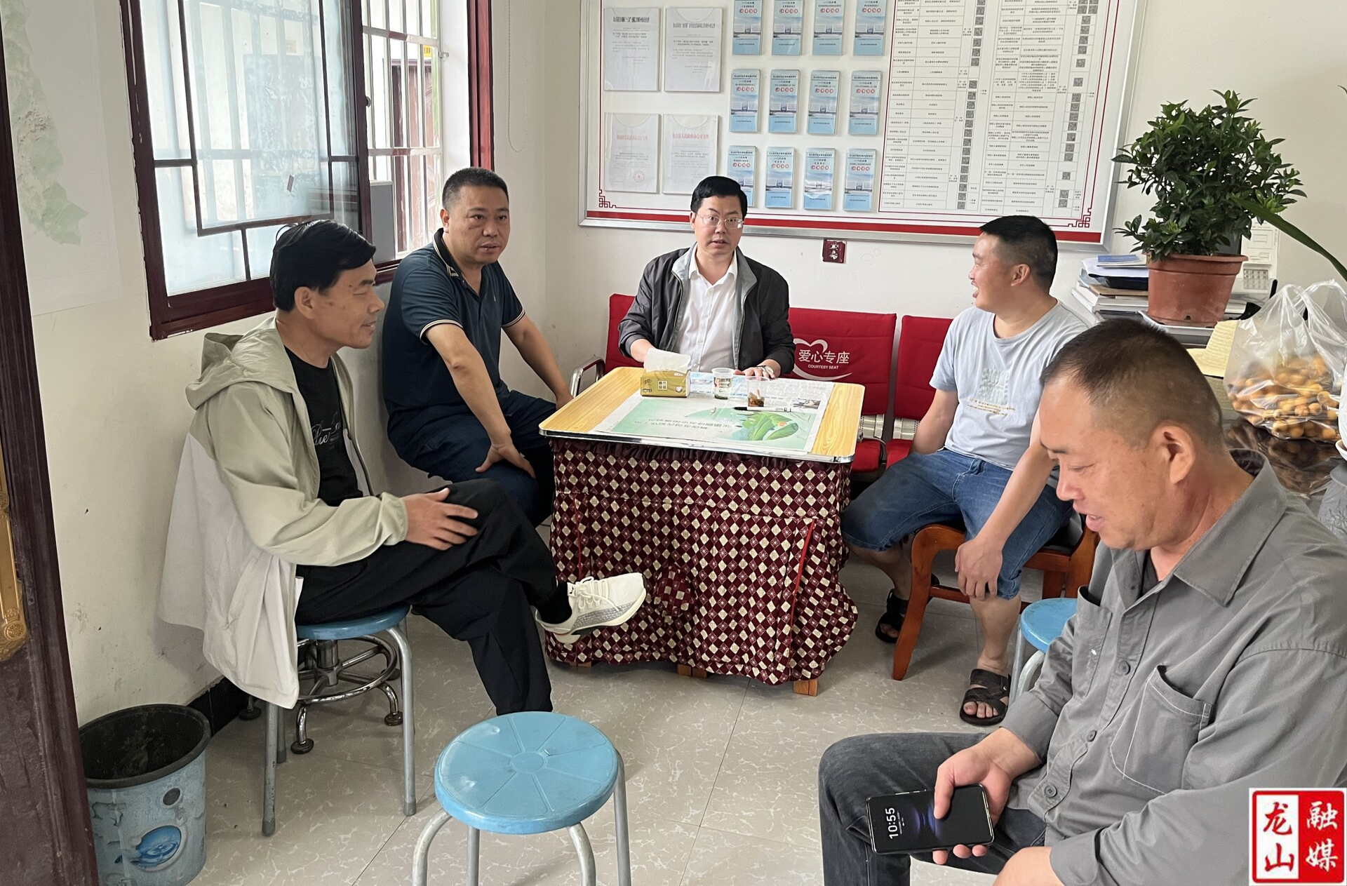 县就业服务中心传递驻村帮扶“接力棒”  助力乡村振兴