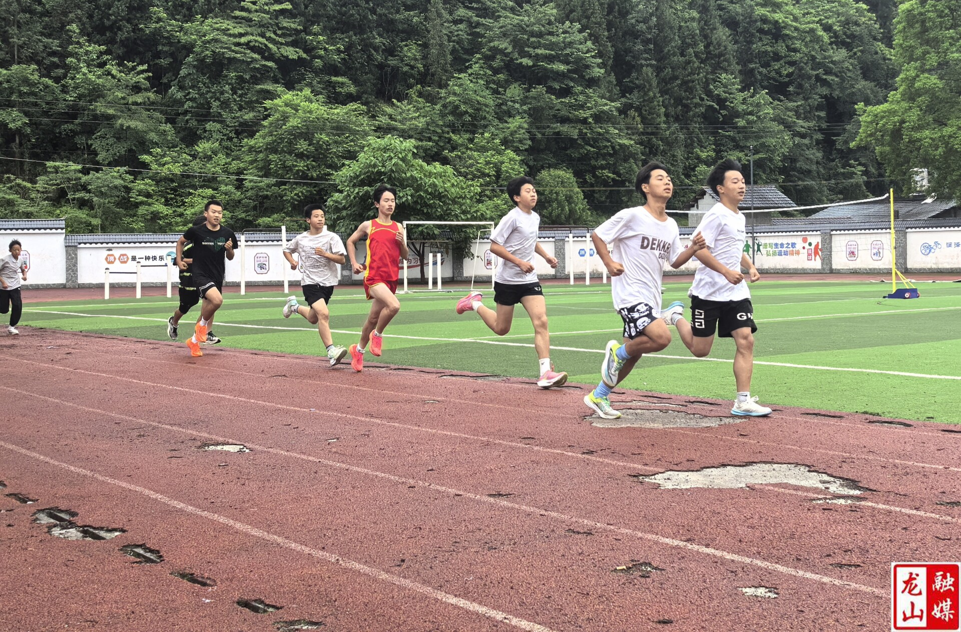 乌鸦河九年制学校举行2025年趣味运动会