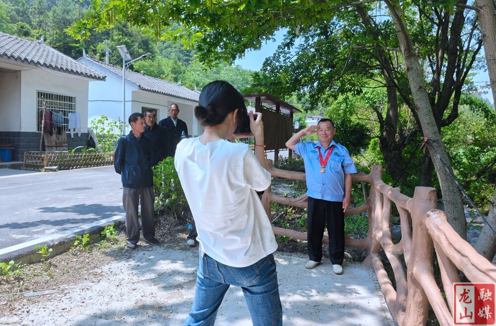 水田坝镇：快门轻响聚乡情 光影斑驳映振兴