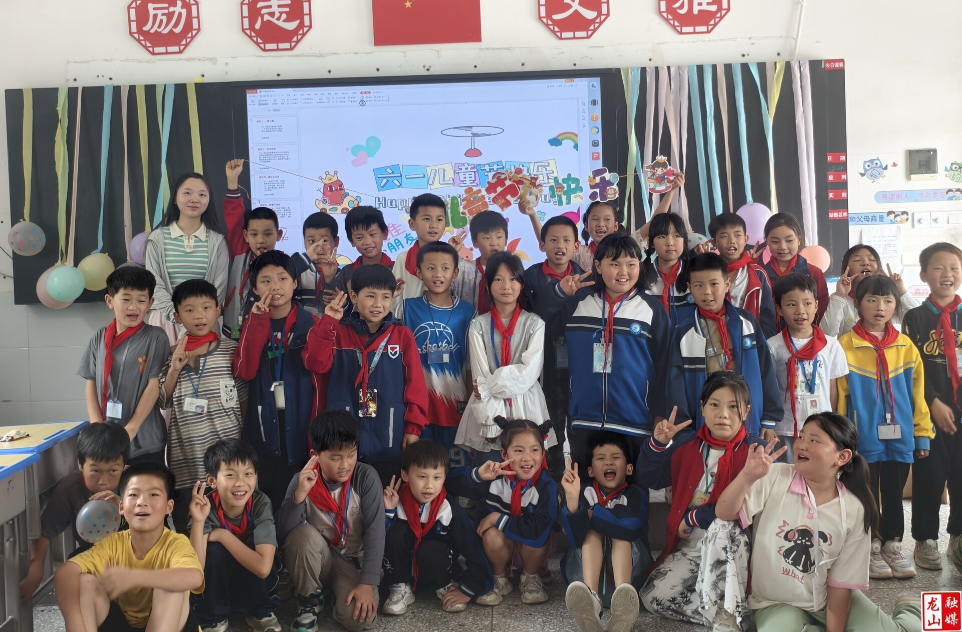 童心跃动庆六一  爱与欢笑伴成长(图)