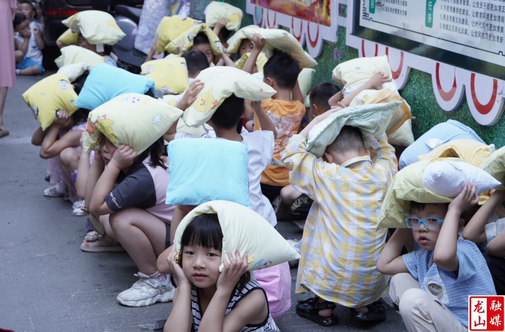县老干幼儿园开展防震减灾应急演练活动