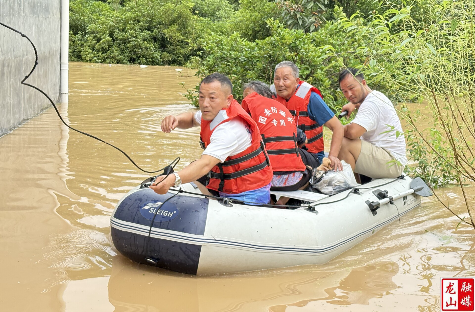 华塘街道全力以赴开展抢险救灾工作