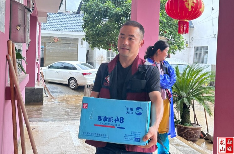 县疾控中心闻“汛”而动 构筑灾后防疫“铜墙铁壁”