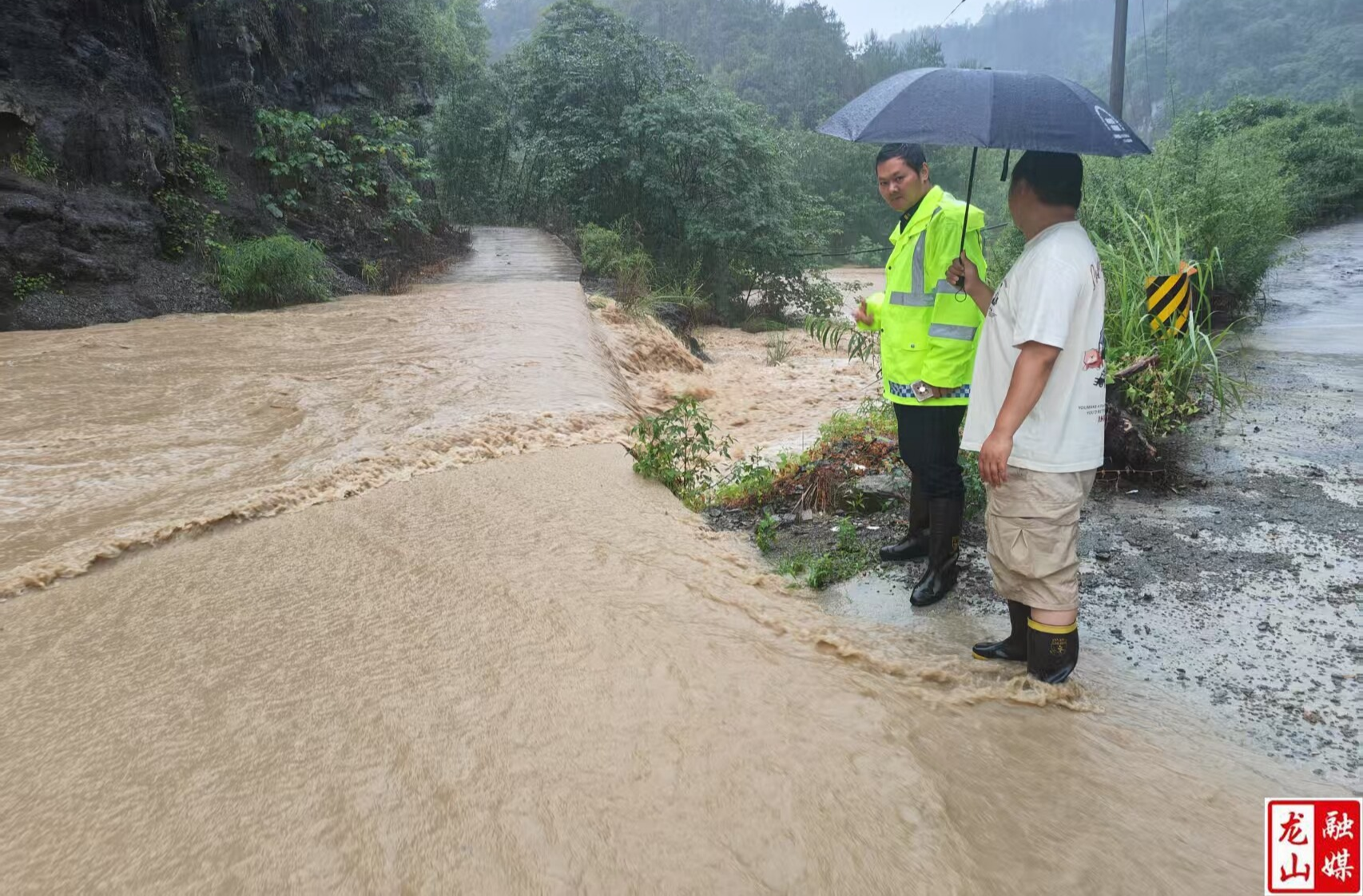 闻“汛”而动 咱果乡全力织密防汛“安全网”