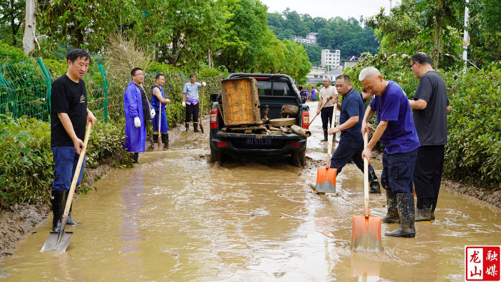 众志成城 全力以赴 齐心共筑家园“复苏路”